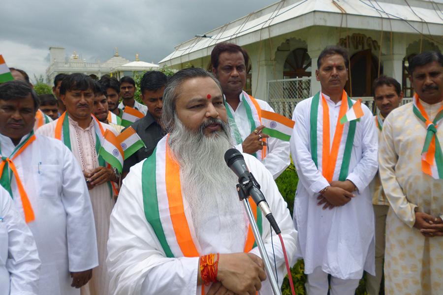 Brahmachari Girish Ji addressing Vedic Pundits and audience on 15 August 2014, independence Day at Gurudev Swami Brahmanand Saraswati Ashram Bhopal